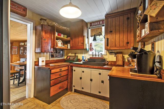 866 Open Range Rd, Crossville, TN 38555