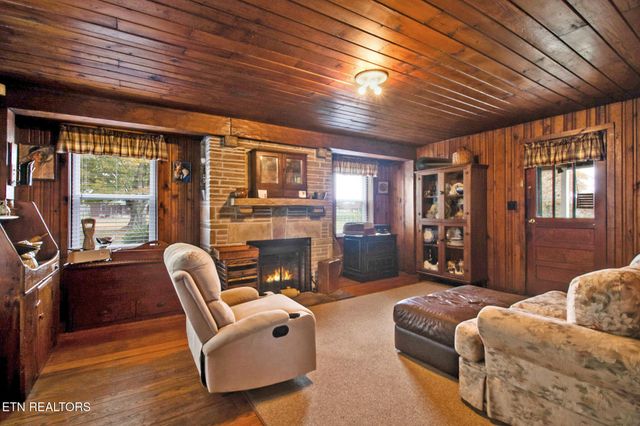 866 Open Range Rd, Crossville, TN 38555