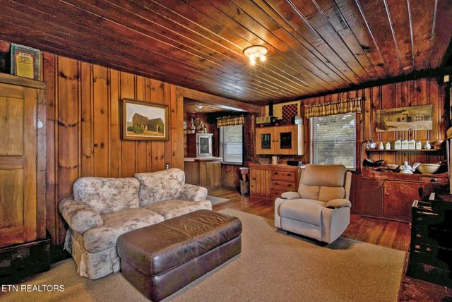 866 Open Range Rd, Crossville, TN 38555