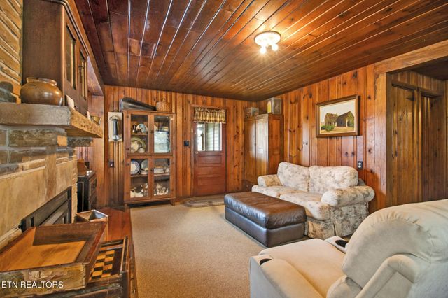 866 Open Range Rd, Crossville, TN 38555