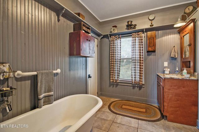 866 Open Range Rd, Crossville, TN 38555