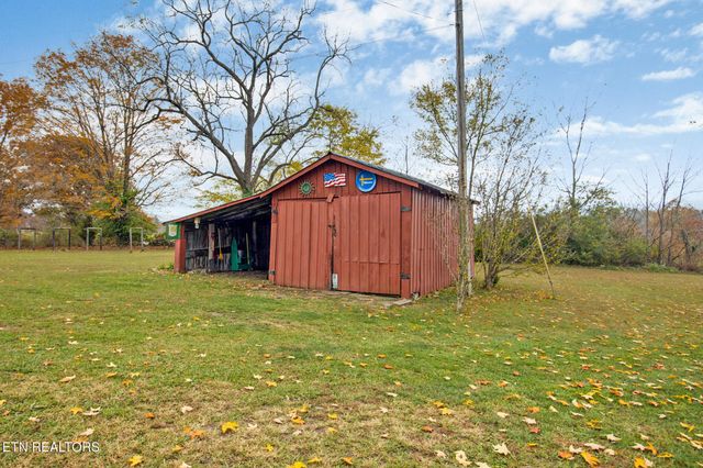 866 Open Range Rd, Crossville, TN 38555