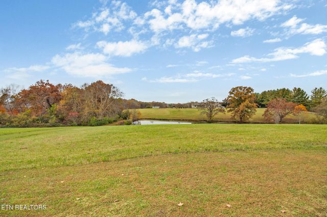 866 Open Range Rd, Crossville, TN 38555