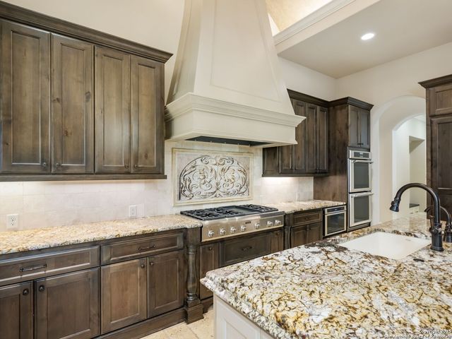 211 Wellesley Landing, Shavano Park, TX 78231