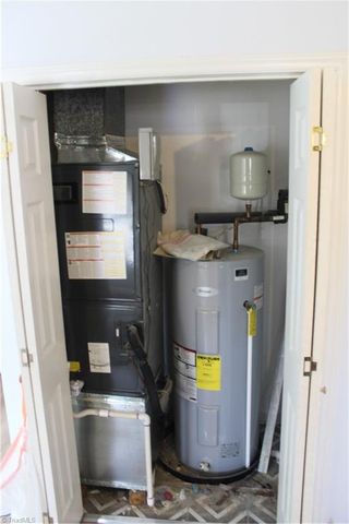 419 - 421 Claratom Drive, Winston-salem, NC 27107