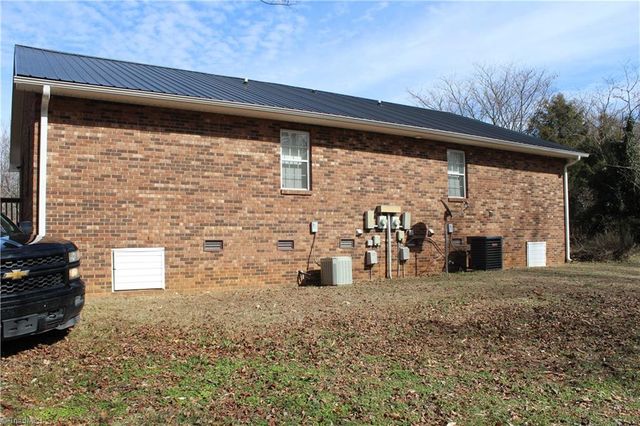 419 - 421 Claratom Drive, Winston-salem, NC 27107