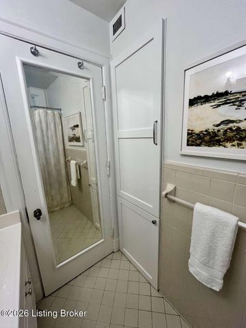 3015 Brownsboro Rd APT 1, Louisville, KY 40206