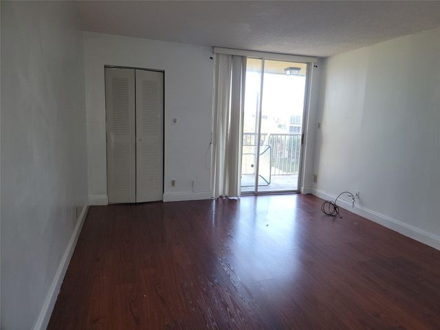 3121 NW 47th Terrace 403, Lauderdale Lakes, FL 33319