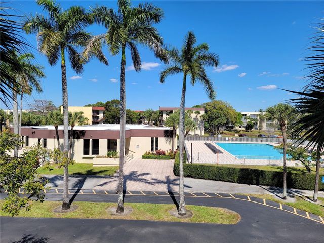 3121 NW 47th Terrace 403, Lauderdale Lakes, FL 33319