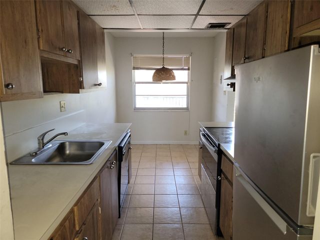 3121 NW 47th Terrace 403, Lauderdale Lakes, FL 33319