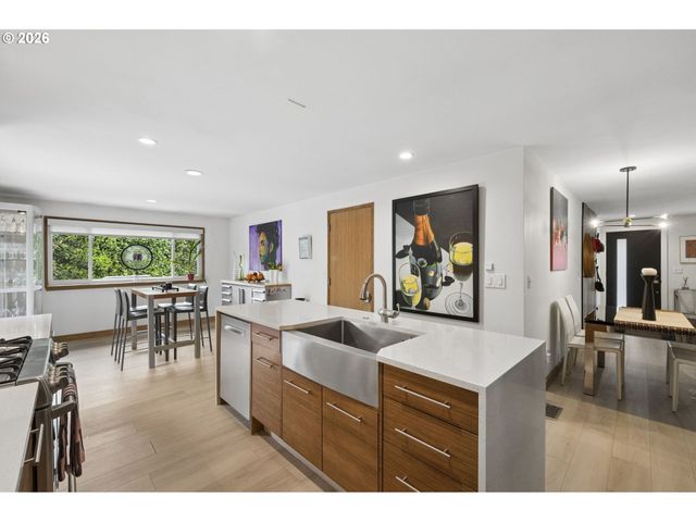 835 Ne 33RD Ave, Portland, OR 97232