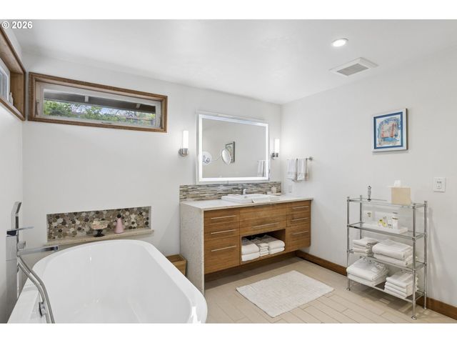 835 Ne 33RD Ave, Portland, OR 97232