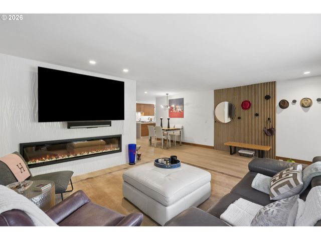 835 Ne 33RD Ave, Portland, OR 97232