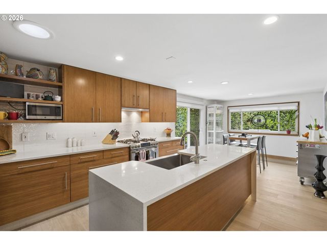 835 Ne 33RD Ave, Portland, OR 97232