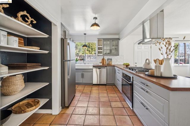 1550 Havenscourt Blvd, Oakland, CA 94621