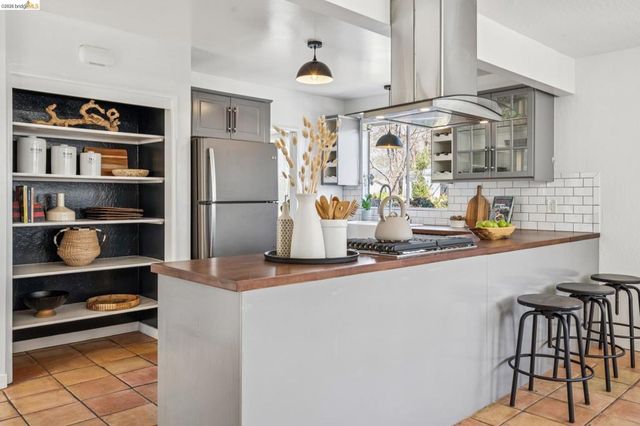 1550 Havenscourt Blvd, Oakland, CA 94621