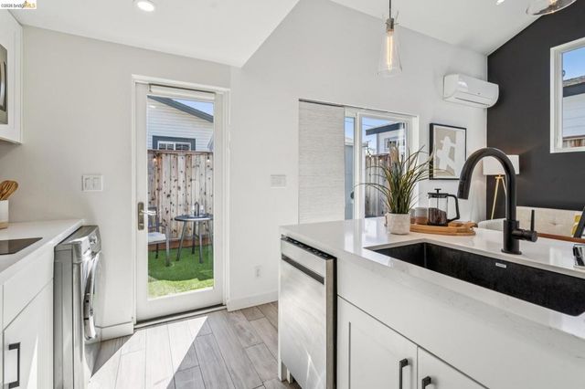 1550 Havenscourt Blvd, Oakland, CA 94621