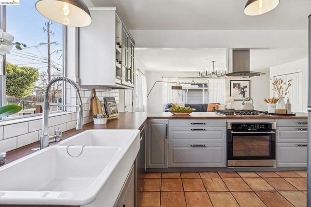 1550 Havenscourt Blvd, Oakland, CA 94621