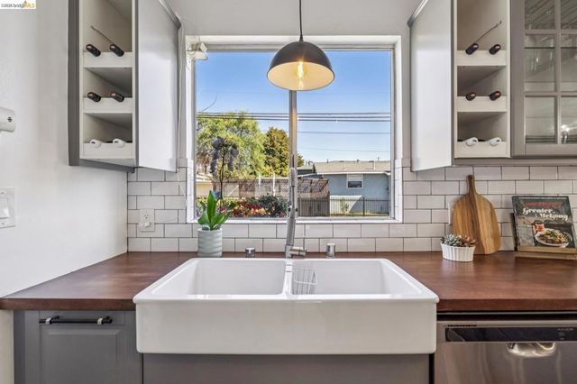 1550 Havenscourt Blvd, Oakland, CA 94621