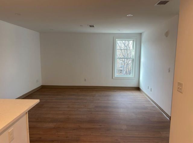 26 Union St 302, Natick, MA 01760