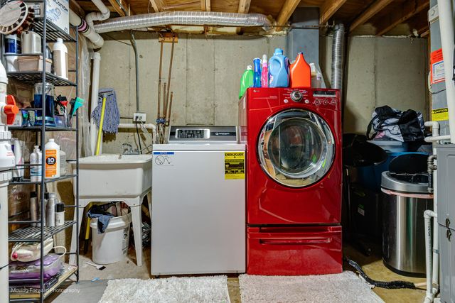 660 S Newport Street, Roselle, IL 60172