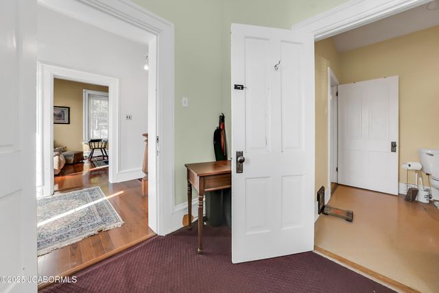 503 E HIGH STREET, Jefferson City, MO 65109