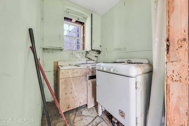 503 E HIGH STREET, Jefferson City, MO 65109