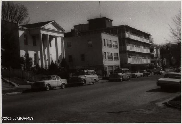 503 E HIGH STREET, Jefferson City, MO 65109