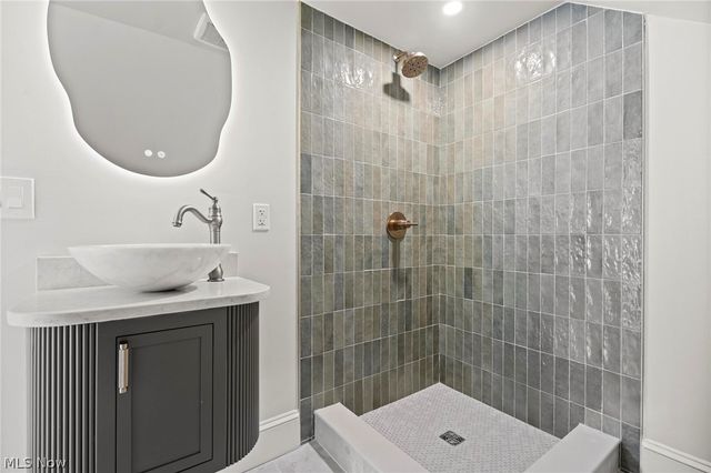 1438 Elbur Avenue, Lakewood, OH 44107