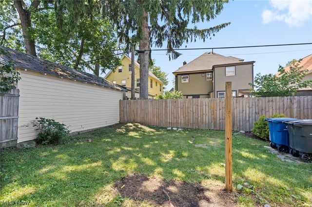 1438 Elbur Avenue, Lakewood, OH 44107