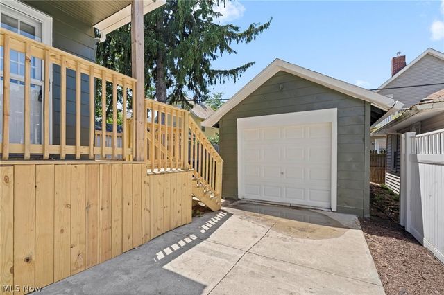 1438 Elbur Avenue, Lakewood, OH 44107