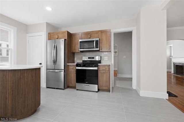 1438 Elbur Avenue, Lakewood, OH 44107