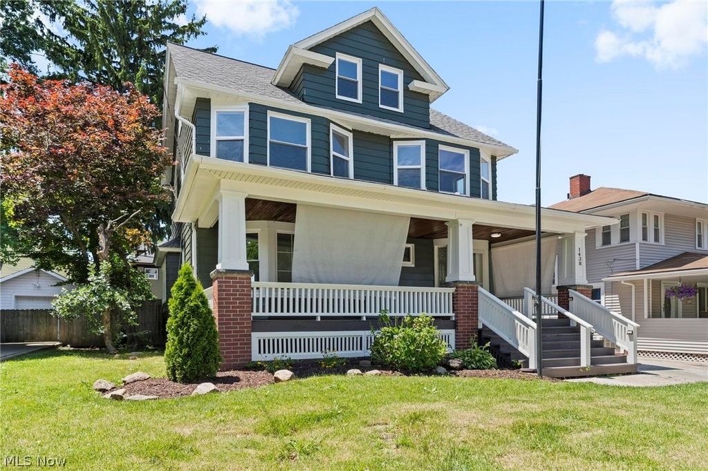 1438 Elbur Avenue, Lakewood, OH 44107