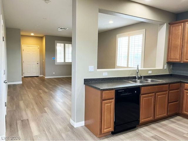 8102 Lake Chippewa Street, Las Vegas, NV 89113