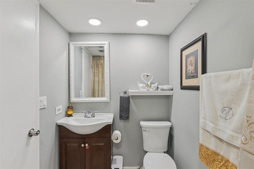 Image 15 of property listing at 4709 PURITAN CIRCLE 702, Tampa, FL 33617