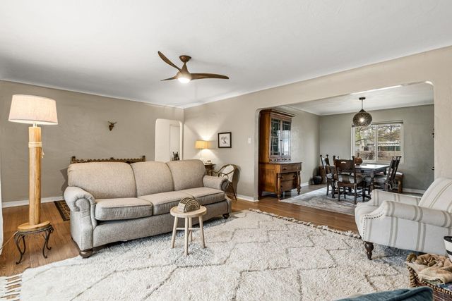 3812 Calle Del Monte NE, Albuquerque, NM 87110