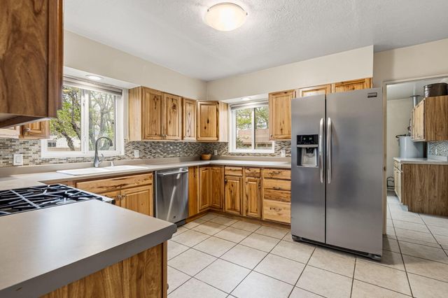 3812 Calle Del Monte NE, Albuquerque, NM 87110