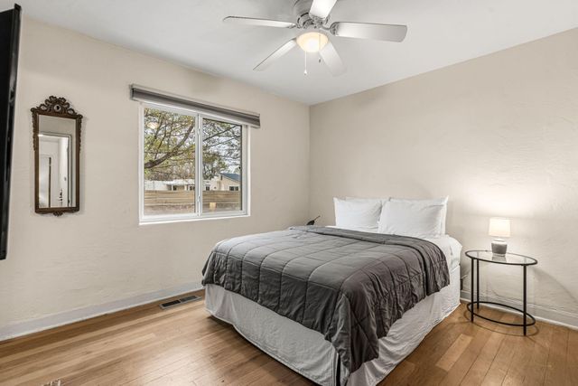 3812 Calle Del Monte NE, Albuquerque, NM 87110