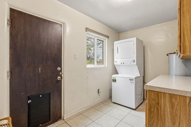 3812 Calle Del Monte NE, Albuquerque, NM 87110