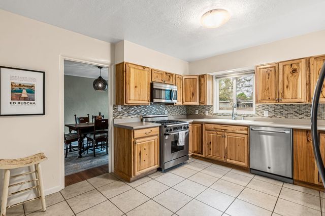 3812 Calle Del Monte NE, Albuquerque, NM 87110