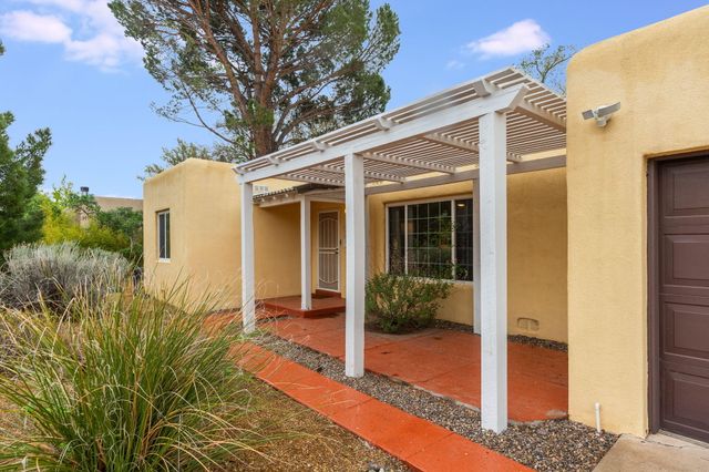 3812 Calle Del Monte NE, Albuquerque, NM 87110