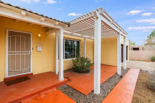 3812 Calle Del Monte NE, Albuquerque, NM 87110