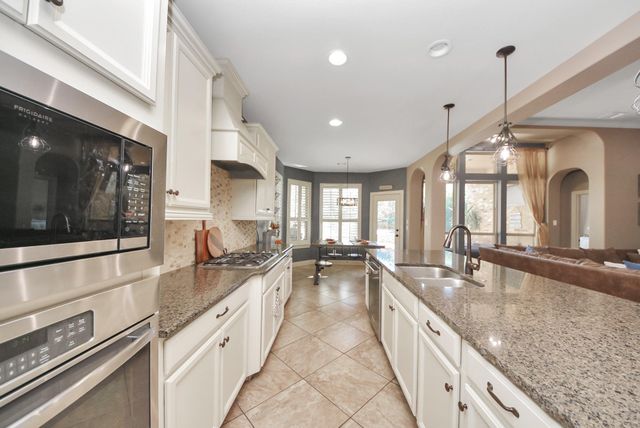 6 Twig Corner Court, Tomball, TX 77375