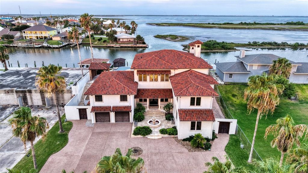 755 S Bay St, Aransas Pass, TX 78336 — exterior