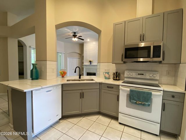 10519 CRESTON GLEN Circle, Jacksonville, FL 32256