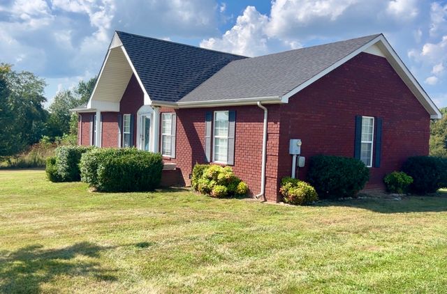 2117 Austin Rd, Lafayette, TN 37083