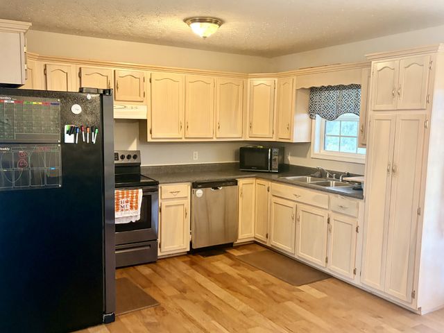 2117 Austin Rd, Lafayette, TN 37083