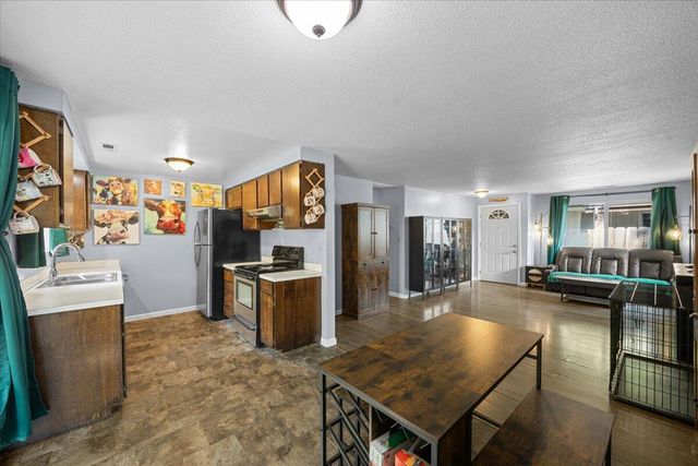 925 6th Avenue, Gold Hill, OR 97525