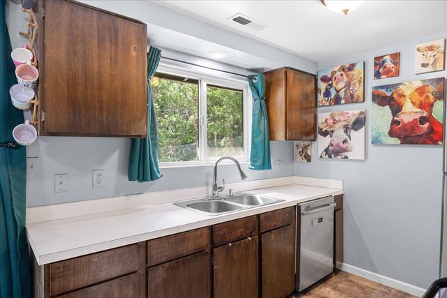 925 6th Avenue, Gold Hill, OR 97525