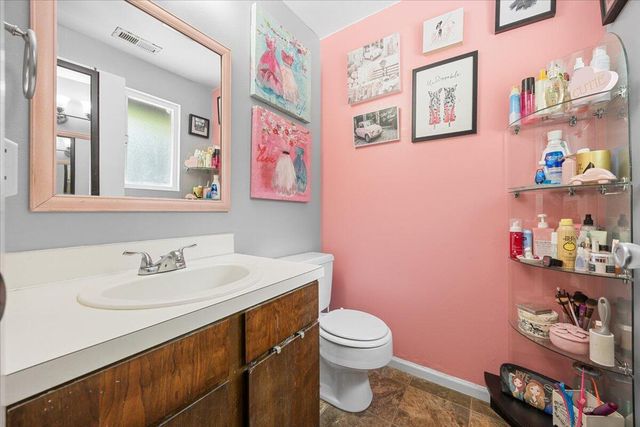 925 6th Avenue, Gold Hill, OR 97525